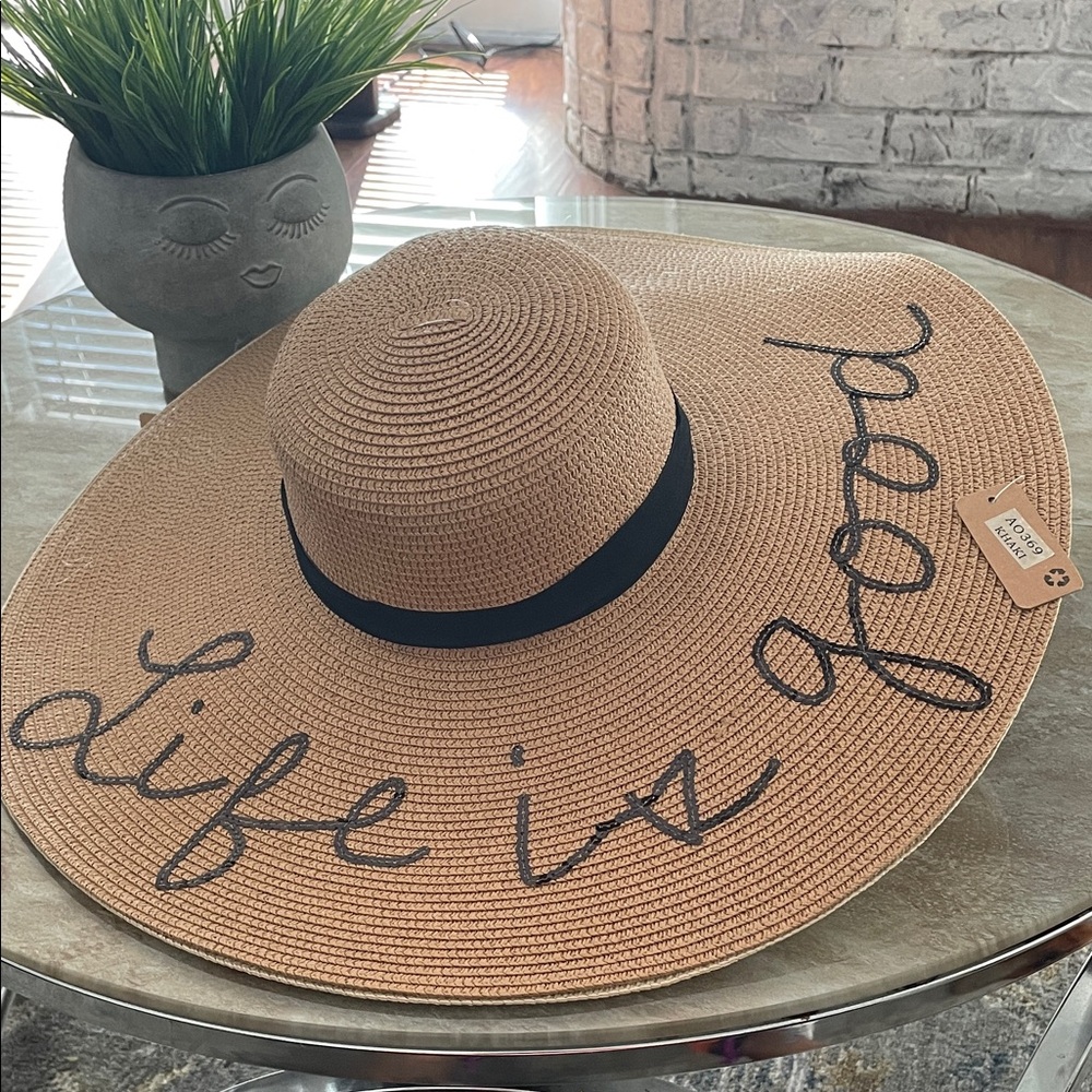 Wide-Brim Straw Sun Hat - Life is Good Script - Tan with Black Band